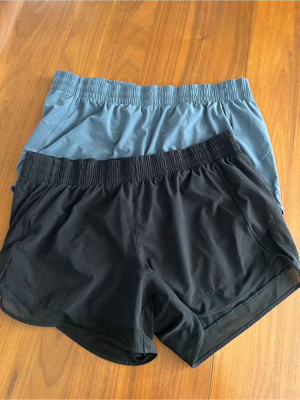 Athleta Mesh Racer Run Short 4“ Lot of 2 Black & Blue Gray